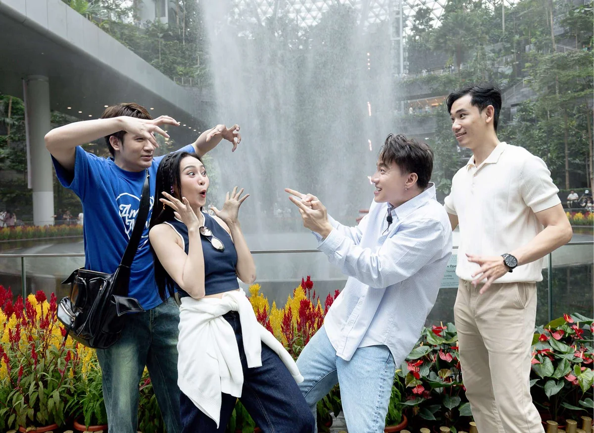 Singapore Changi Airport, 1M engagement via live stunt